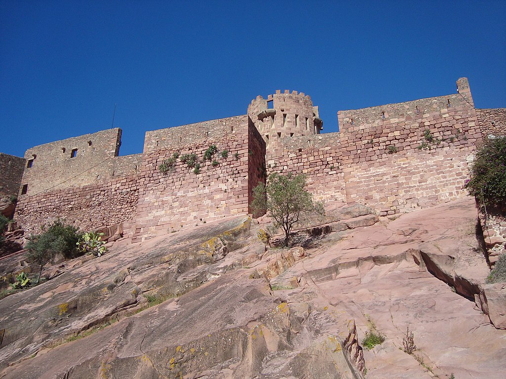 Castillo y murallas de Vilafamés (Castellón)